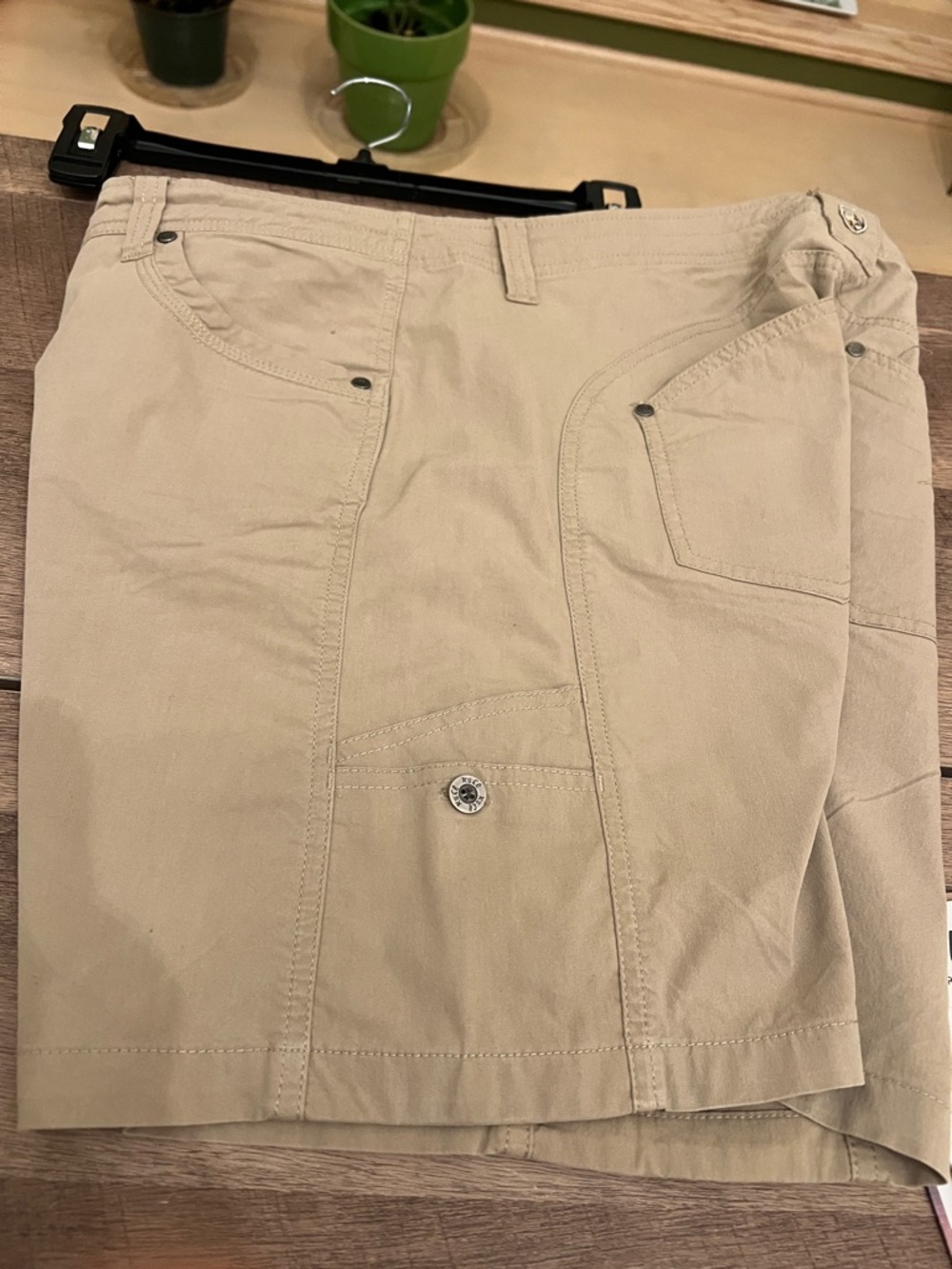 KÜHL Khaki Shorts – Good Condition women’s size 12 - Picture 8 of 11